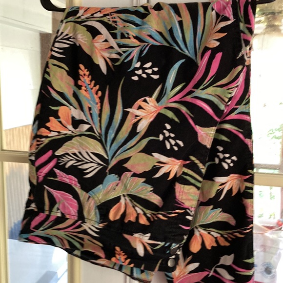 Tropical pants๐บ๐บ๐บ - Picture 10 of 17